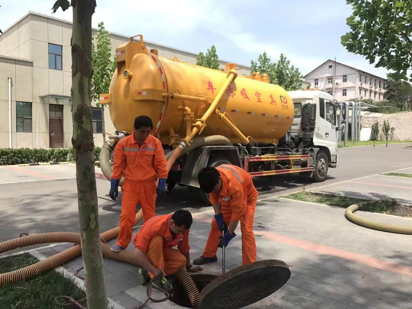 渑池化粪池清理与5-8吨吸粪车施工效率分析